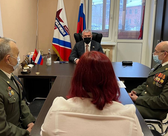 Алексей Журавлев провел в своем избирательном округе прием граждан