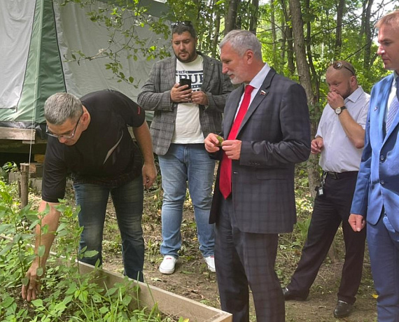 Журавлев посетил интересное производство на освоенном "дальневосточном гектаре"