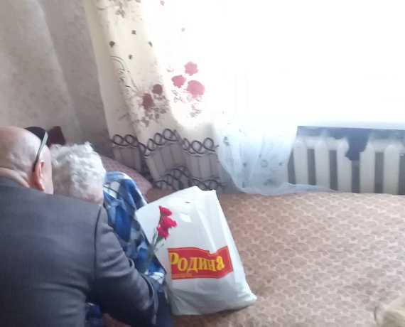 Валерий Столбунов поздравил омских ветеранов