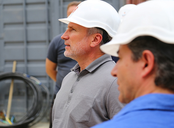 Алексей Журавлёв осматривает новый корпус Республиканской туберкулезной больницы в Бендерах, 22 июля 2014 г.