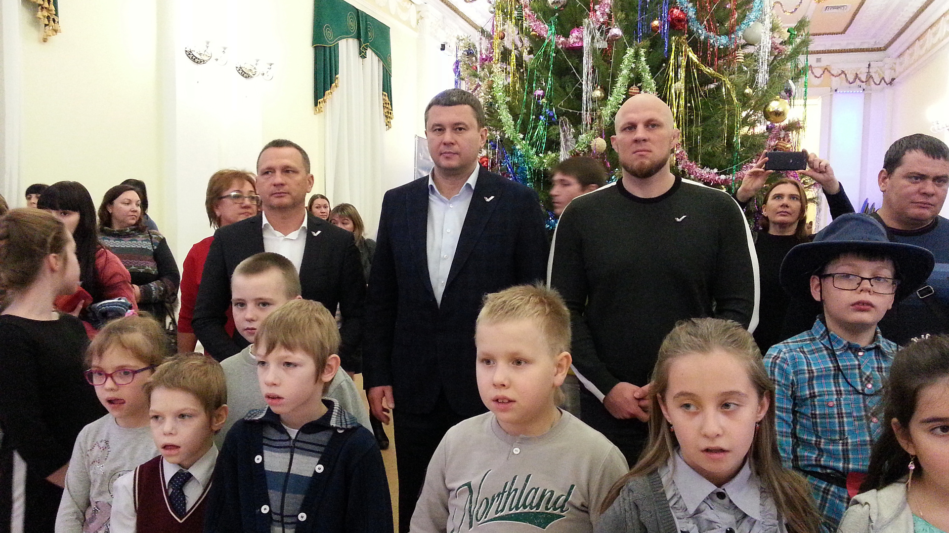 "РОДИНА" и ОНФ Самарской области провели большой театрализованный новогодний праздник для детей