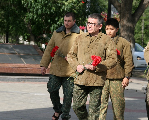 Социал-патриоты возложили цветы к Вечному огню в Оренбурге