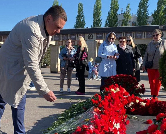 "РОДИНА" Татарстана в честь Великой Победы возложила цветы к Вечному огню