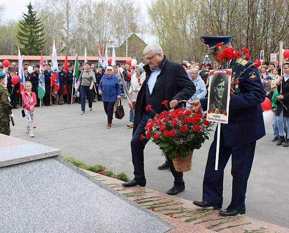 78-ю годовщину Победы в Калининском районе Новосибирска отметили ярко