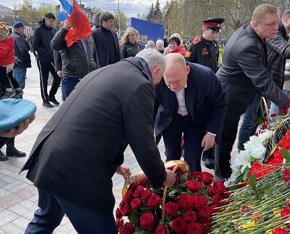В Твери Журавлев с соратниками почтили память погибших героев у Обелиска Победы
