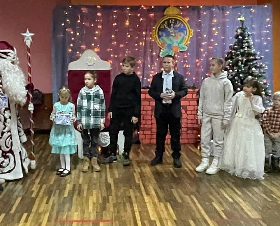 Сотни детей в Тамбовской области получили новогодние подарки от Алексея Журавлева
