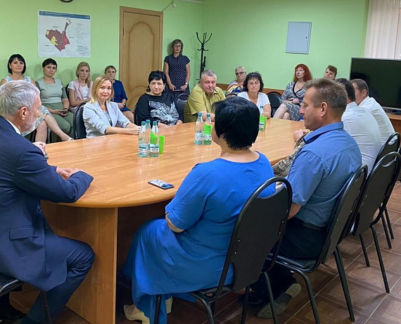 Журавлев провел рабочее совещание с единомышленниками в поселке Строитель