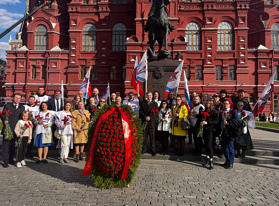 Соратники партии "РОДИНА" возложили венки и цветы к Могиле Неизвестного Солдата, 06.05.2022