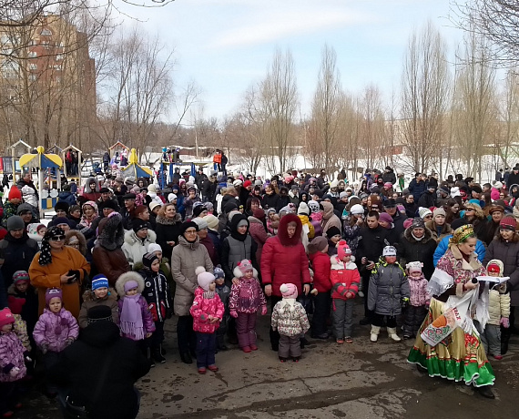 Самарские партийцы организовали народные гулянья на Масленицу