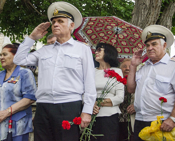 Севастопольские партийцы почтили память первых жертв войны