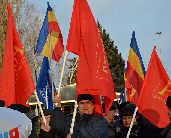 Саратовские родинцы приняли участие в митинге в поддержку присоединения Крыма к России