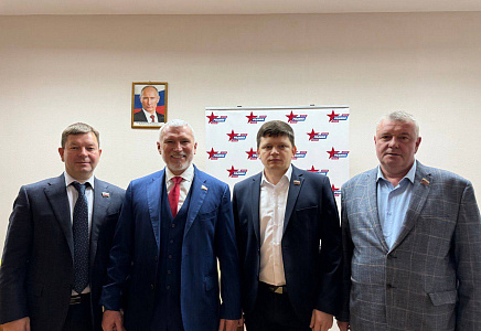 Алексей Журавлев в Тамбовской облдуме провел встречу с фракцией "РОДИНА" и председателем парламента