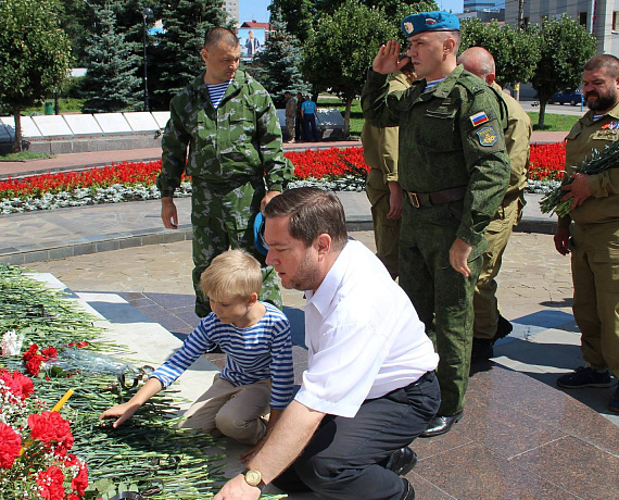 Самарские социал-патриоты отметили 85 лет ВДВ