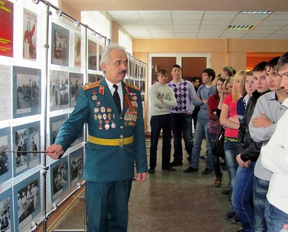 Челябинские партийцы организовали встречу студентов с ветеранами