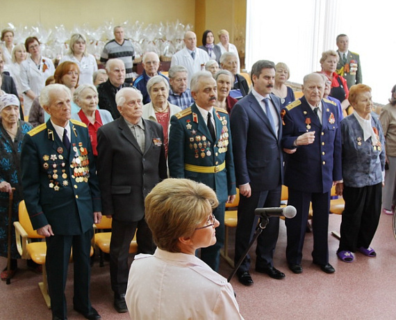 Ветеранов войны в госпитале поздравила челябинская "РОДИНА"