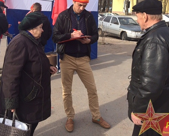 Из Выборга на Украину уедут более 650 поздравлений ветеранам