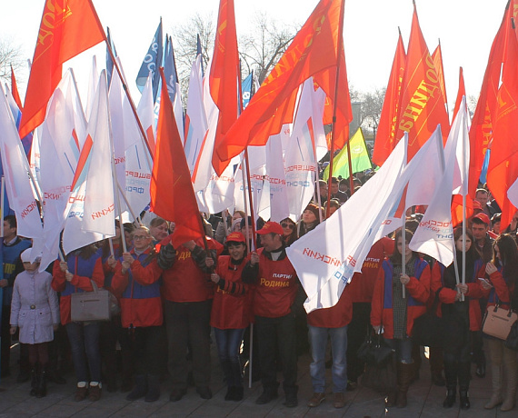 Крым наш: оренбургские патриоты вышли на праздничный митинг