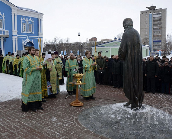 Ульяновские партийцы приняли участие в открытии памятника