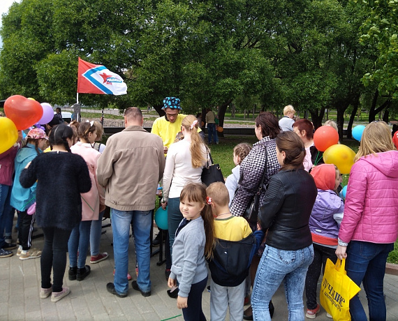 Праздничную акцию к Дню защиты детей организовала ивановская "РОДИНА"