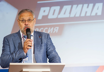 Михаил Хазин указал на первые признаки краха долларовой экономики