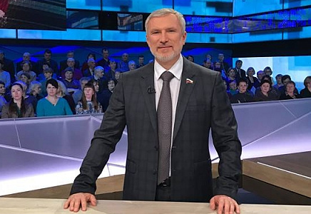 Журавлев для Лайфа: Украина все время норовит сесть на шею тем, кто ей помогает