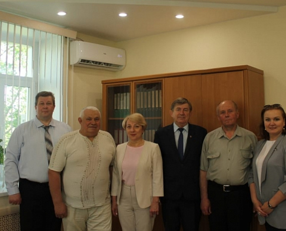 Депутат Госсовета Коми от "РОДИНЫ" Елена Иванова встретилась с ветеранами МВД