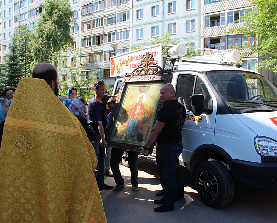 Самарская "РОДИНА" передала в дар церкви икону Божией Матери "Державная"