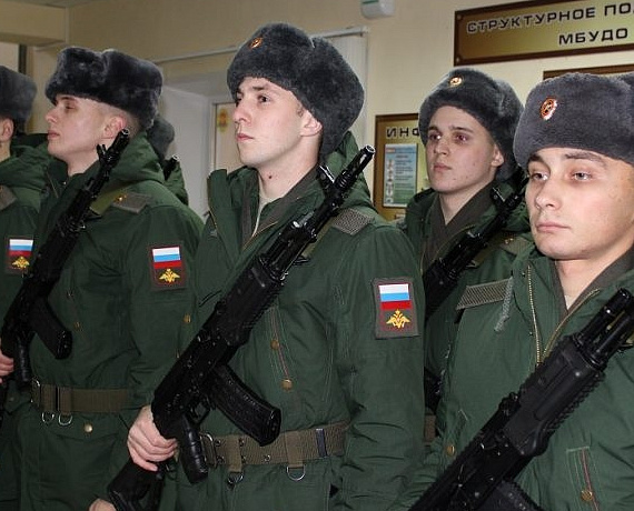Вячеслав Илюхин и Леонид Рыбин поздравили гвардейцев-ракетчиков