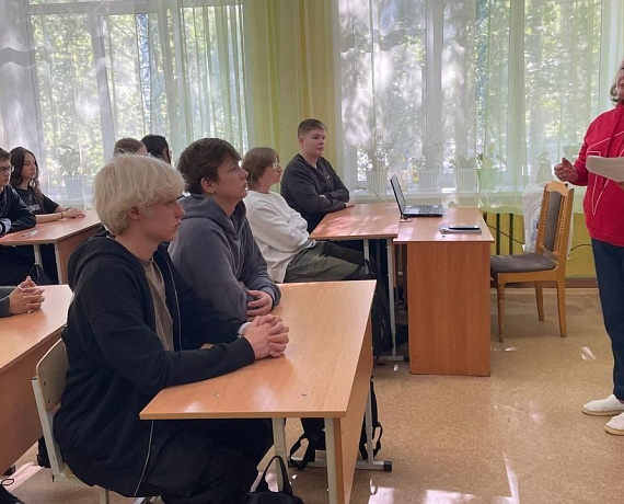 Елена Иванова провела уроки в школах