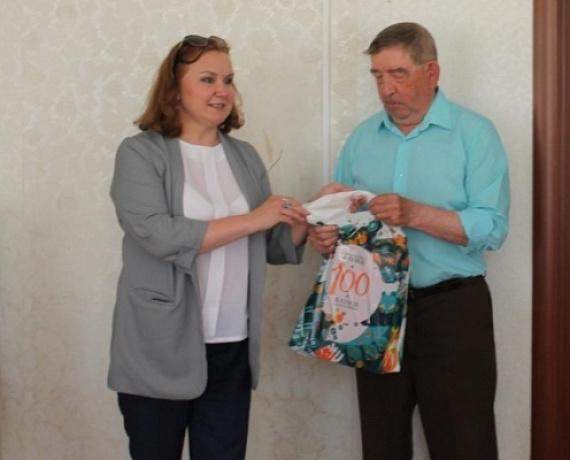 ДЕПУТАТ ГОССОВЕТА КОМИ ОТ "РОДИНЫ" ЕЛЕНА ИВАНОВА ВСТРЕТИЛАСЬ С ВЕТЕРАНАМИ МВД