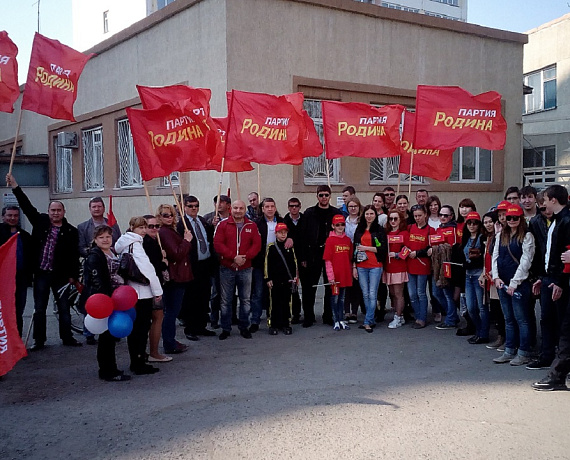 Омские социал-патриоты приняли участие в первомайских торжествах