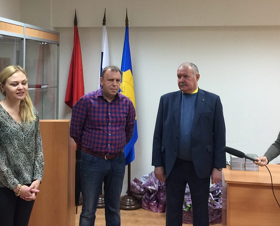 Истринская "РОДИНА" поздравила местных пенсионеров с Днем пожилого человека