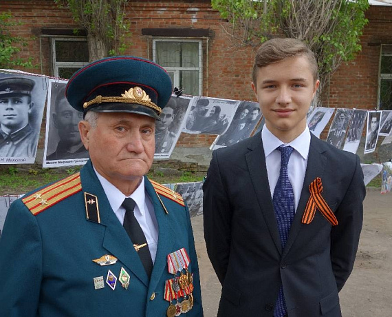 Новочеркасские партийцы провели акцию "Наша общая Победа"