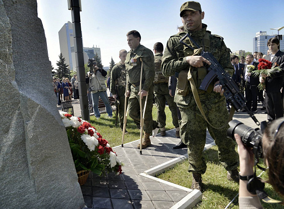 Закладка памятного знака для мемориала погибшим гражданам ДНР, 10.05.2015