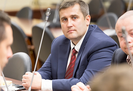 Рылеев: Рекомендации Минздрава для болеющих COVID-19 – вынужденная мера