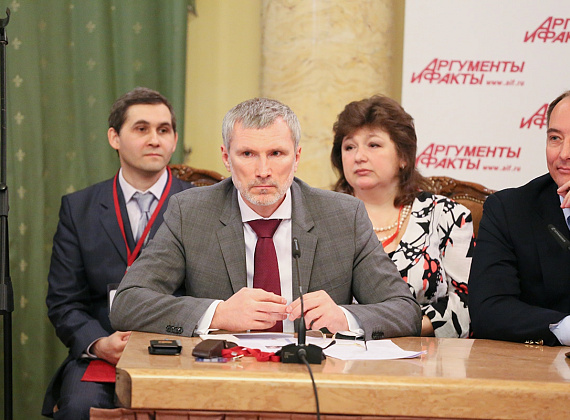 Алексей Журавлёв на круглом столе в "АиФ" на тему: "Куда ведут конкурсы красоты?", 2 апреля 2014 г.