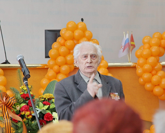 Ветеранов войны в госпитале поздравила челябинская "РОДИНА"