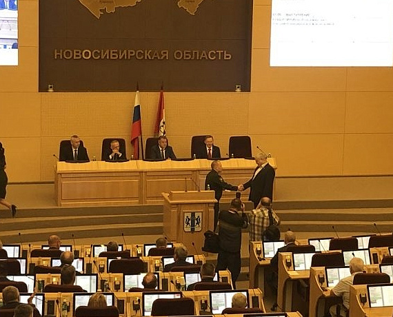 Журавлев поздравил Илюхина с награждением медалью "За укрепление боевого содружества"