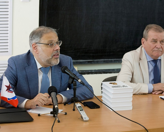 Михаил Хазин в Новосибирске встретился с преподавателями и студентами