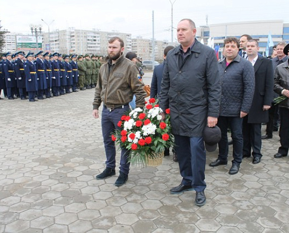 Оренбургские патриоты провели митинг в честь Дня космонавтики