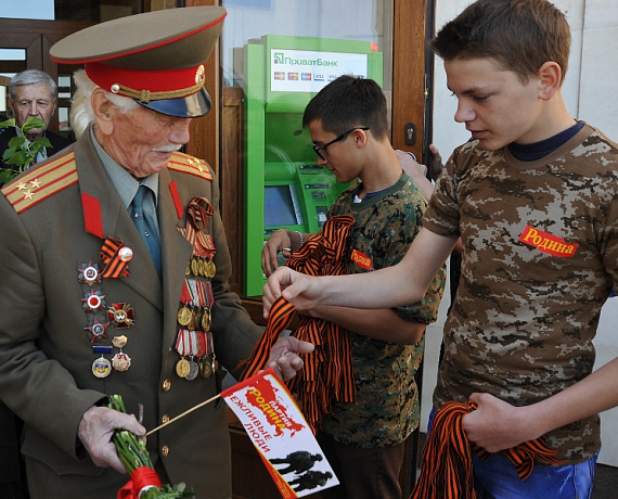 Севастопольская "РОДИНА" поздравила ветеранов с Днем Победы