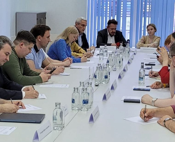 Никита Габов представил партию "РОДИНА" на заседании клуба политологов