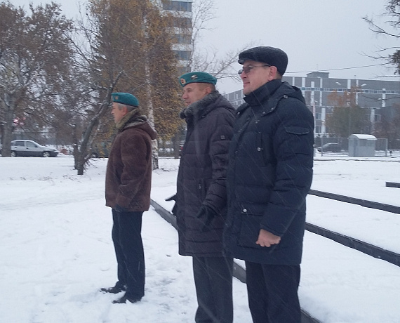 Активисты казанской "РОДИНЫ" возложили цветы к памятнику воинам, погибшим в Афганистане