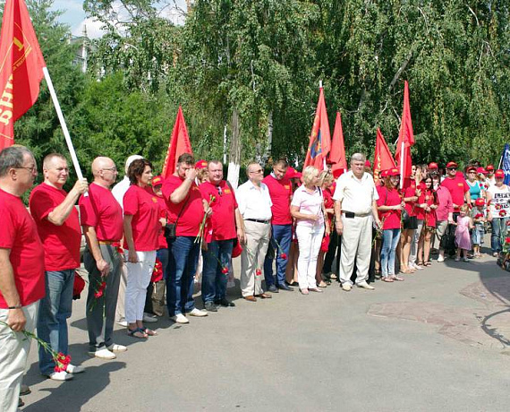 Волгоградские патриоты почтили память жертв бомбардировки Сталинграда