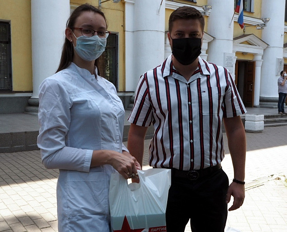Артем Чекмарев встретился со студентами-волонтерами ВГМУ им. Н.Н.Бурденко