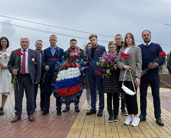 Воронежская "РОДИНА" возложила венок Памяти на "Чижовском плацдарме"