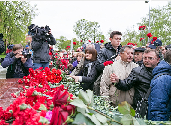 "РОДИНА" в Александровском саду почтила память погибших в Одессе, 5 мая 2014 г. (галерея 1)