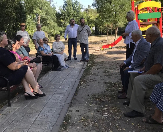 В Павловске лидер воронежской "РОДИНЫ" совместно с кандидатами провели ряд встреч с избирателями