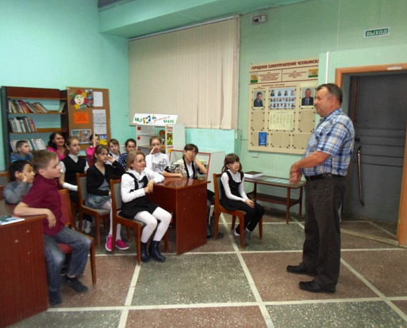 Челябинские школьники знакомятся с романом об их родном городе "Танкоград"