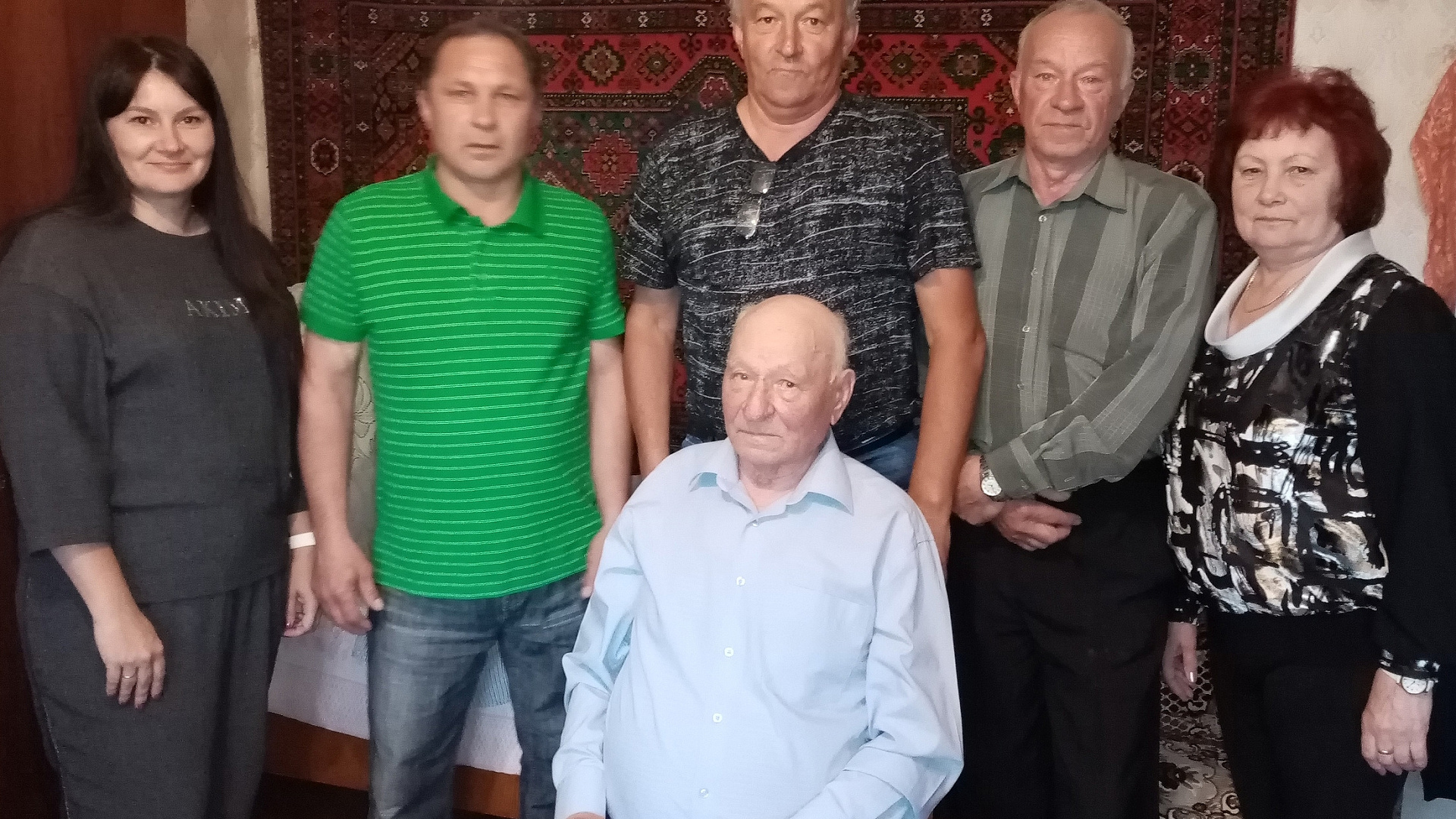 Кировские родинцы поздравили главу трудовой династии Халтуриных